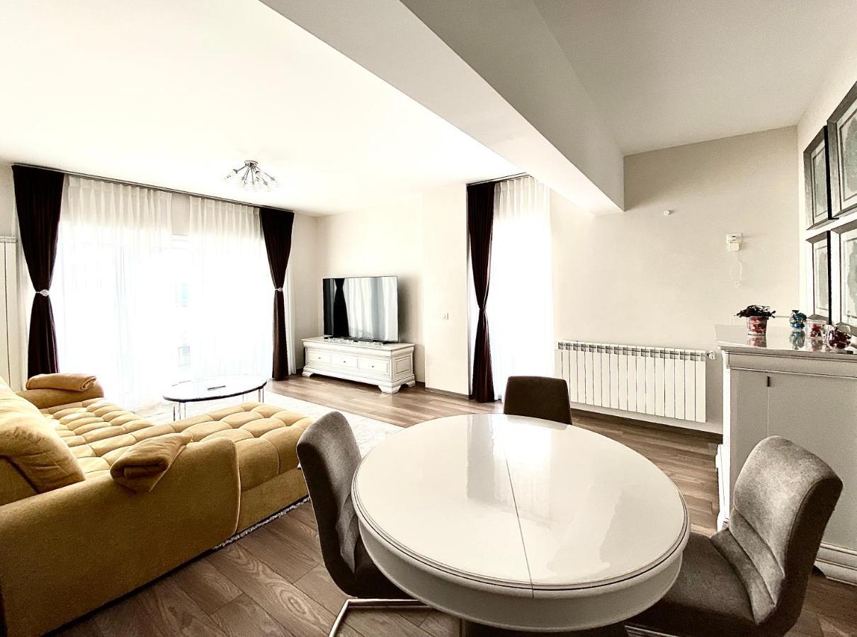 White Dream Penthouse With Jacuzzi Apartment Brasov Ngoại thất bức ảnh